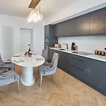 Host & - Oxford House Harrogate