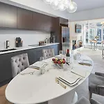 Host & - Oxford House *