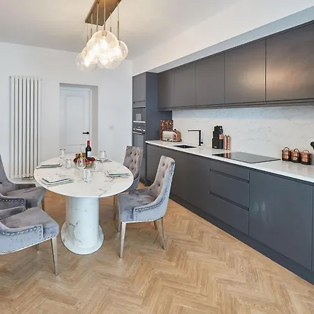 Host & - Oxford House Харрогейт