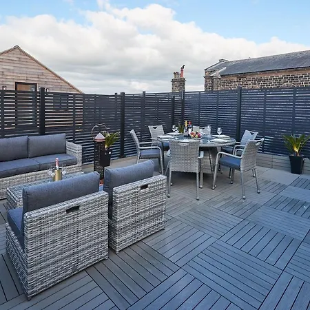 Host & - Oxford House Апартаменты *