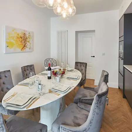 Апартаменты Host & - Oxford House *