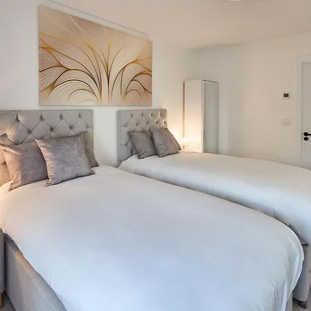 Host & - Oxford House Apartment Harrogate