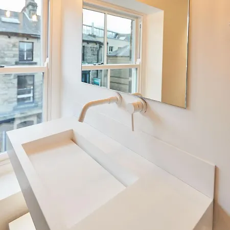 Host & - Oxford House Apartment