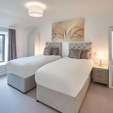 Host & - Oxford House * Harrogate