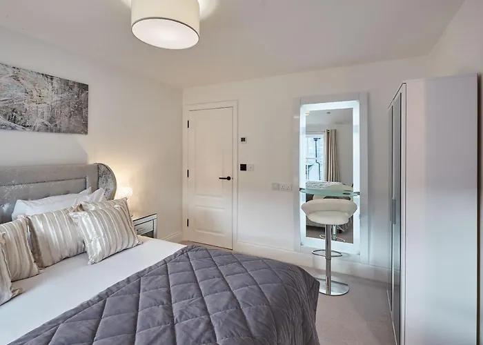 Host & - Oxford House Harrogate